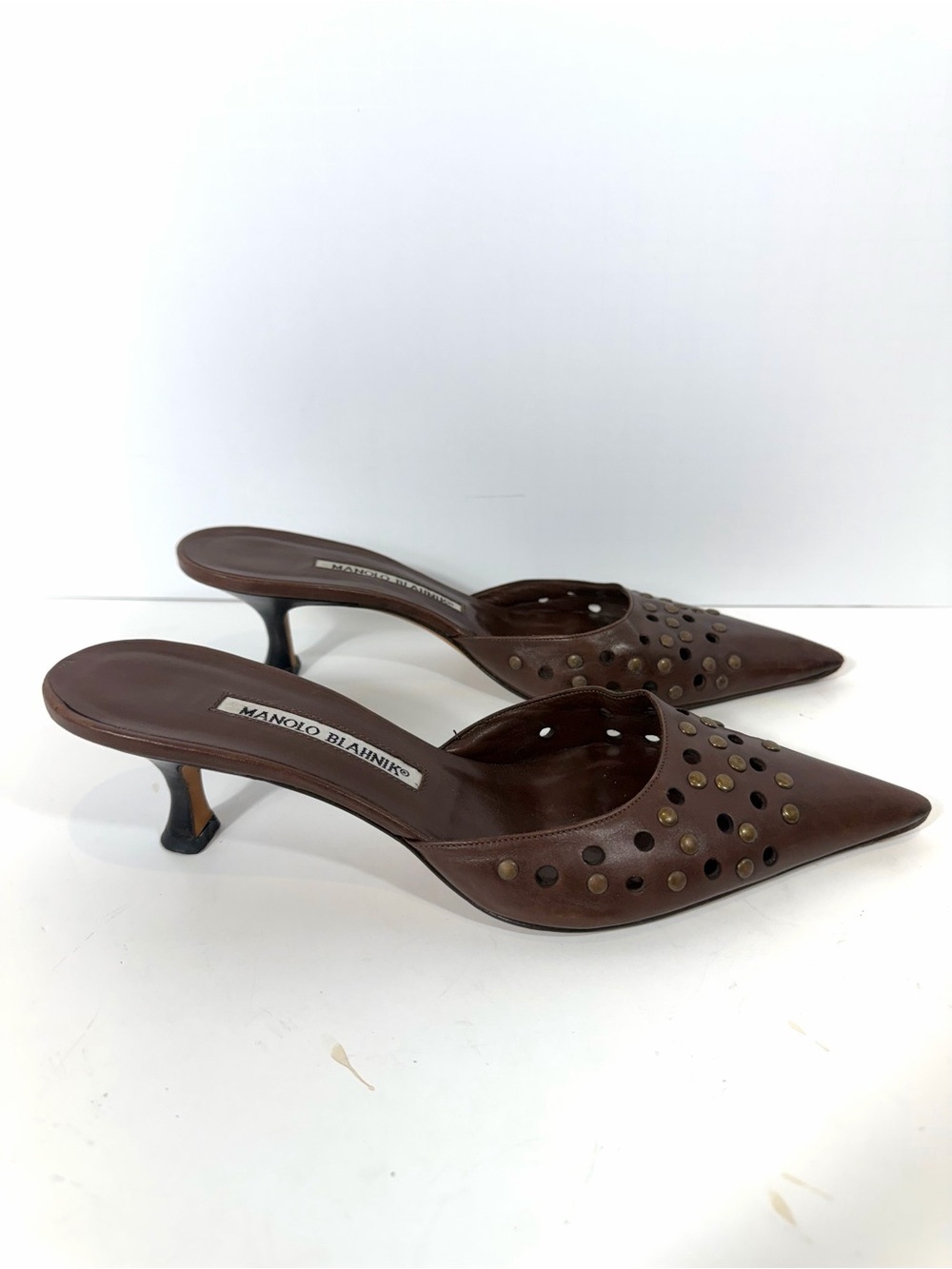 Manolo Blahnik Brown Leather Studded Pointed Toe Kitten Heel Mules Size 38 - Picture 3 of 12